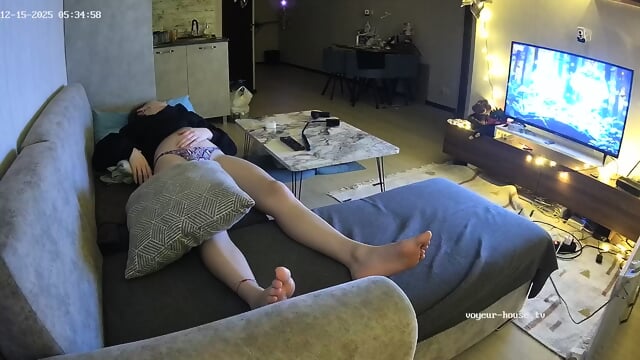 special candid sleeping bare feet closeup Living room camera at Andreza reallifecam apartment at Voyeur House TV 15.12.2025 from 02 h 41 min to 11 h 59 min