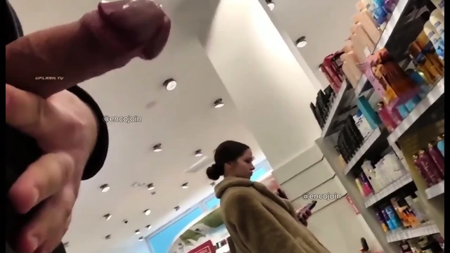 Encoxada dickflash grope cum