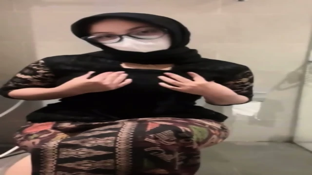 Jilbab cantik sexy colmek