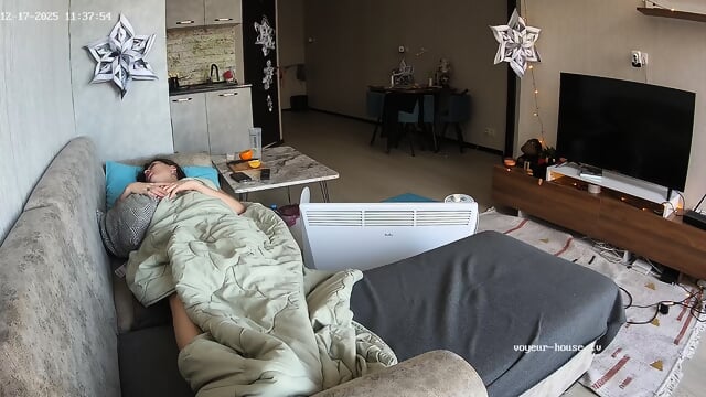 special candid sleeping bare feet closeup scenes Living room camera at Andreza reallifecam apartment at Voyeur House TV 17.12.2025 from 04 h 29 min to 14 h 52 min