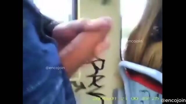 Encoxada dickflash grope cum encojoin