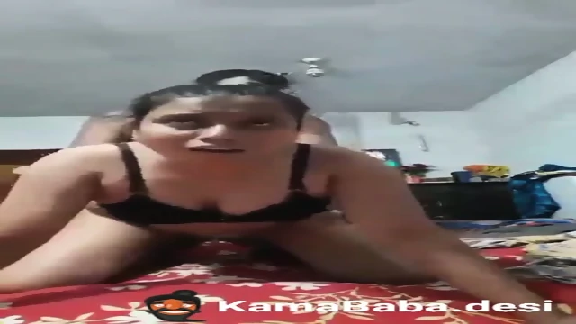 Hijabi girl sucks a dick in a car in a Bangladeshi sex video