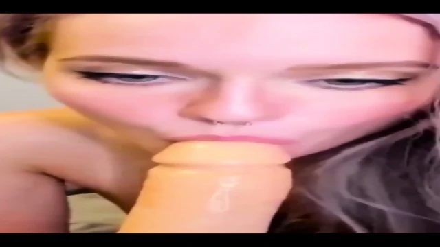 Girl Webcam Dildo Blowjob
