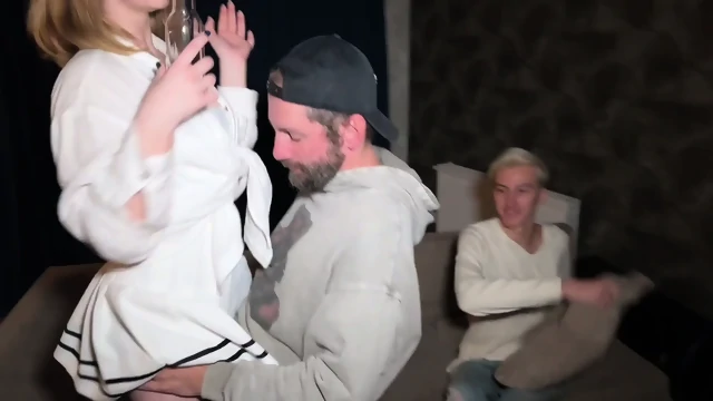 Friend fucks her so hard she squirting multiple times at pnp party