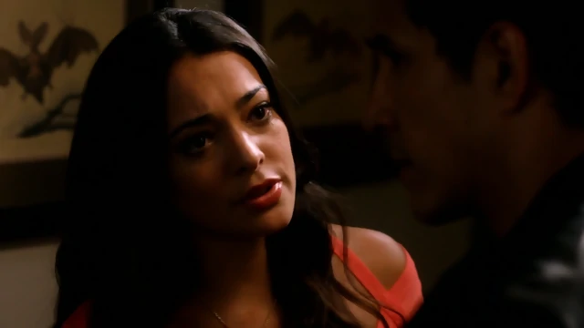Natalie Martinez as Salma - Matador S01E05 (2014)