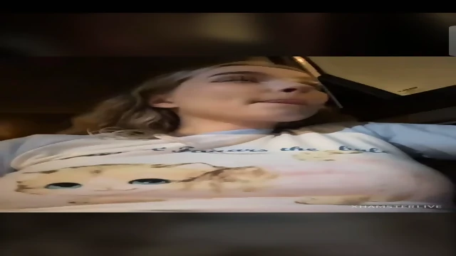 teenytiny- pussy show