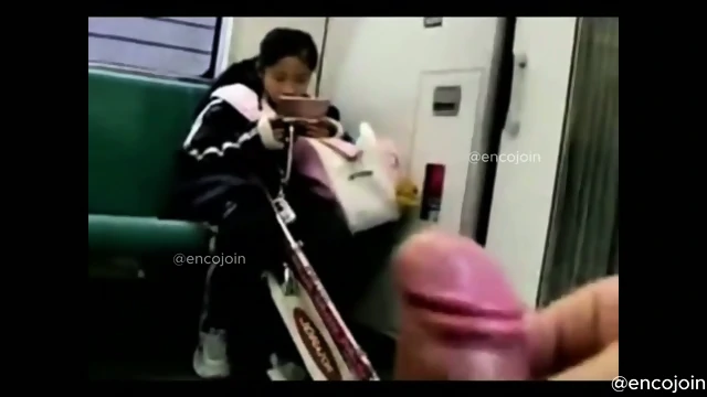 Encoxada Flash Cum Girl Public