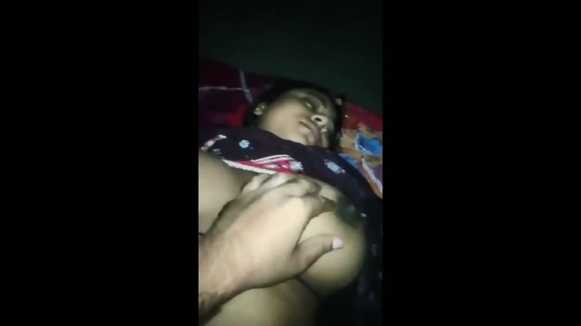 Mote Boobs Wali Bhabhi Ko Bistar Par Ragad Ke Choda Devar Ne