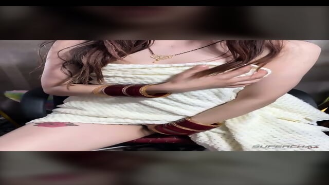 Giri bhabhi full nude sexy hot striptease