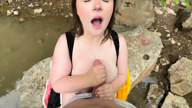 Busty PAWG Gives An Outdoor Blowjob