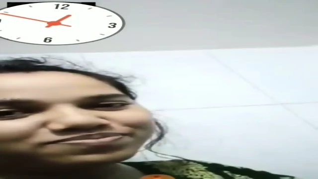 Cute Tamil Girl Showing Her Boobs🥵On VC