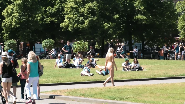 Katy Sky Zeigt Ihre Geile Fotze In Berlin (2)