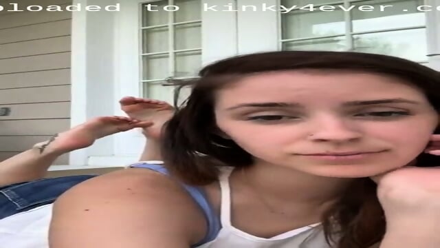 Pretty Amateur Girl Exposing Her Hot Feet And Wiggling Her Toes Outsid  Kinky4Ever