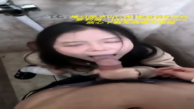 Cute Chinese girl fucked in public toilet