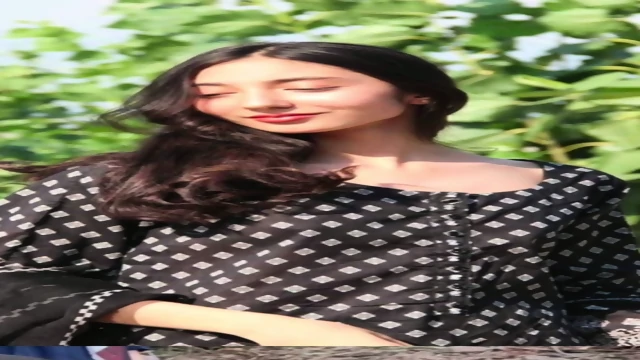 Slim Paki GF Showing Boobs & Fingering Pussy On VC