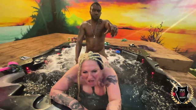 Livie Blainn - On Duty Hot Tub Assistance (2025.06.06)