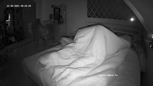 Oscar Pearl bedroom camera at Oscar & Pearl Betta reallifecam apartment at Voyeur House TV 30.12.2025 from 07 h 39 min to 09 h 07 min needitat