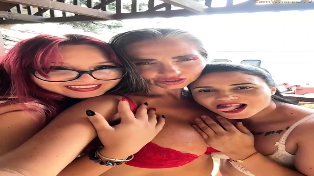 4l1m3l4 Lesbian Threesome