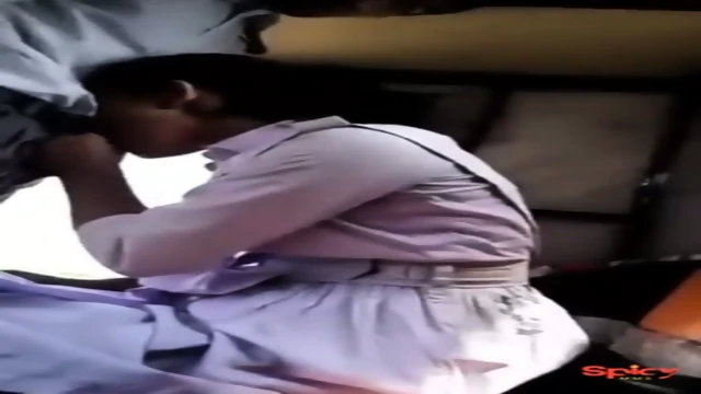 BanGLa PP Hot Bangladeshi College Couple Erotic Sex In Autorickshaw