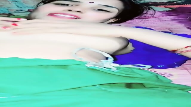 Desi village girl full horny show