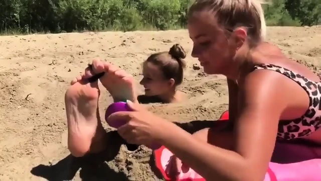 Russian Beach Tickle  Kinky4Ever