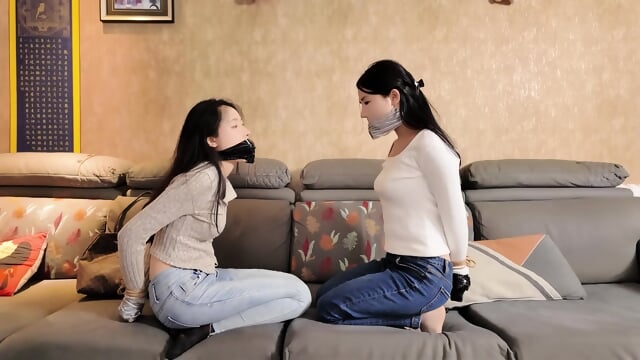 Yang Ruolin and Yaxi bound