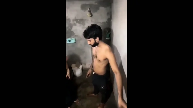 Pakistani Ladke Ne Padosi Ki Ladki Ko Bathroom Me Bandh Kr Choda Tg- @PREMIUMPRO69