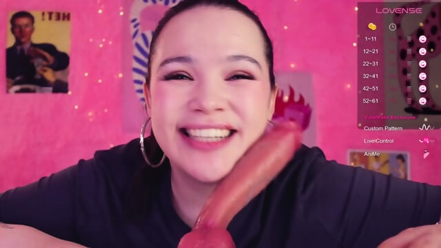 Chery_lady22  Suck LARGE Dildo