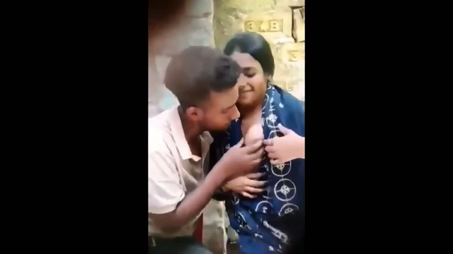 Desi Lover OutDoor Romance And Boobs Sucking | Viral MMS