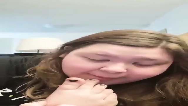 Ex Gf sucks her toes