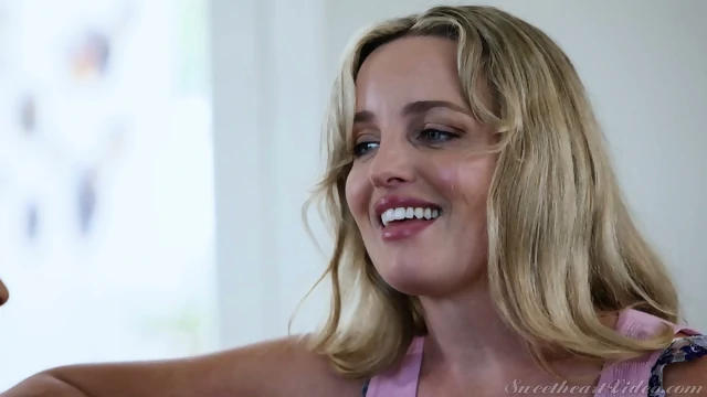 Gizelle Blanco & Charlie Forde - Homebody Lesbians