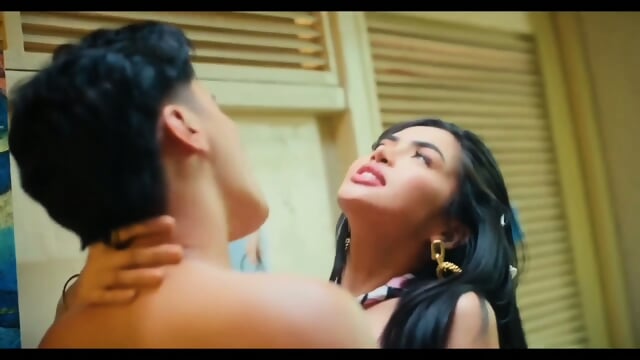 Ngewe di kantor di intip OB