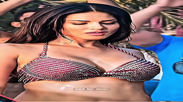 Sunny Leone Hot Expression Bollywood Actress