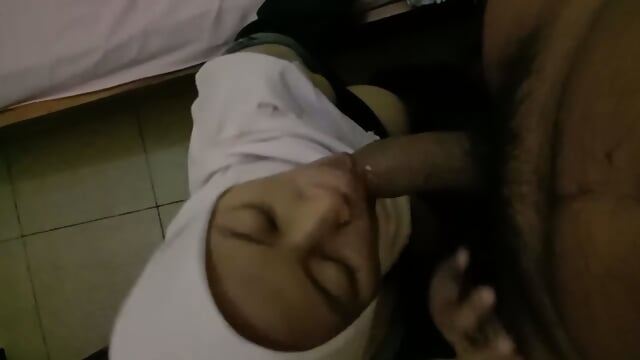 Hijaber bj ayang sampe crot dimulut