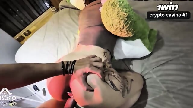 Ambarzinha agradece pelo brinquedo de pelÃºcia e demonstra gratidÃ£o intensa na cena quente!