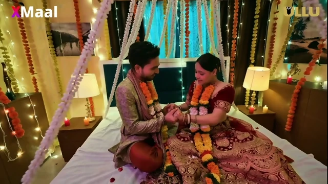 Dost ke sexy mummy ke sath shadi ke bad kari suhagrat. Suhagrat main sexy mummy ke gand main ghusaya apna land.  Mummy ko nanga karke bohut maje se choda.  Ullu indian web series.  Yamma Yamma episode 8.