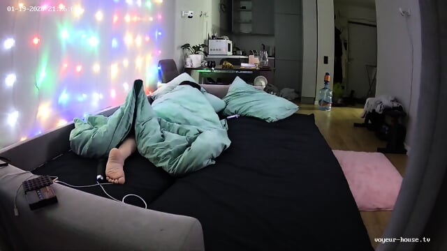 special candid sleeping perfect bare feet closeup scenes Living room camera at Xaner & Grossy reallifecam apartment at Voyeur House TV 19.01.2026 from 21 h 20 min to 22 h 17 min