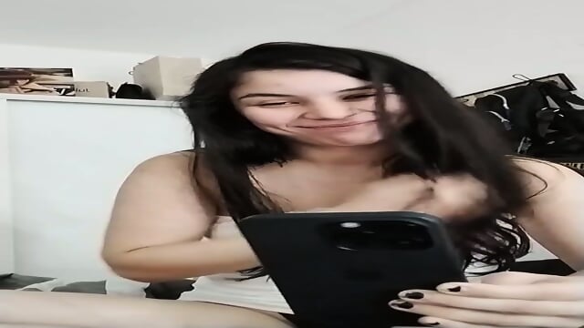 tatto girl show naked in ur room