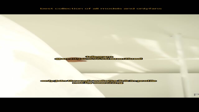 Poonam pandey shows her tits