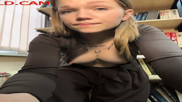 How a Dirty Blonde Gets Ready for the Night