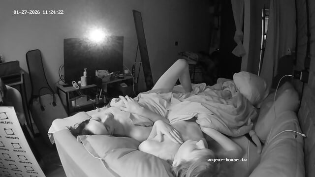 candid sleeping bare feet closeup scenes Bedroom camera at Tristan Smurfeta reallifecam apartment at Voyeur House TV 27.01.2026 from 10 h 11 min to 12 h 38 min
