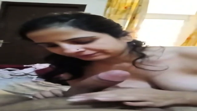 HInDI Merri Horny Gf Ne Sara Pani Muh Pe Girwaya Or Condom Se Blowjob Liya