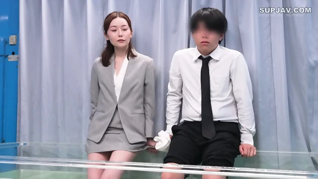 Minami Umeda Mirror Van A Boss And Subordinate Are Alone In A Mobile Mixed-Bathroom Hot Spring The Subordinates Dick Is Astoundingly Erect At Over 120% When The Wet-Haired Female Boss Seduces Him, Completely