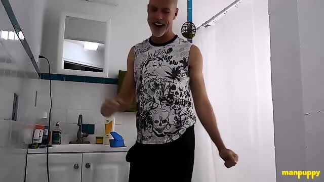 Man Puppy_ Giant Richard Lennox Got A Naughty Surprise From His Tiny Ex
