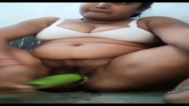 Bangladeshi Aunty pussy fingering