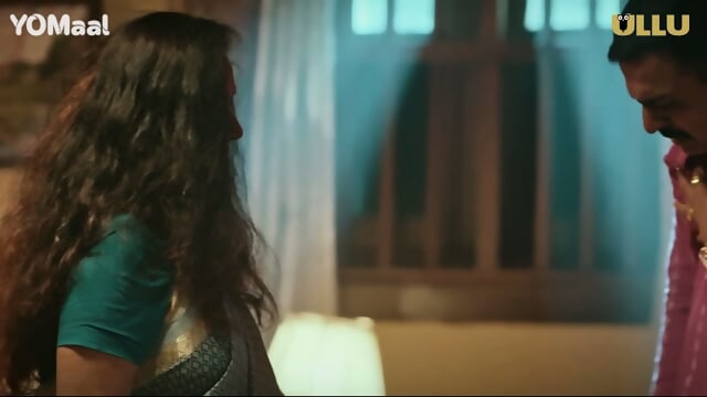 Bf ne apni sexy gf ko cheating karte huye pakda. Sexy gf ne babuji ka bada land ghusaya apna gand main.  Ullt indian web series.  Taras episode 6.