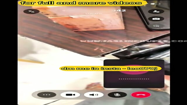 Jaslin Kaur live with a fan