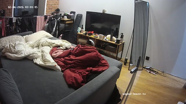 special candid perfect bare feet closeup scenes Bedroom camera at Tristan & Smurfeta reallifecam apartment at Voyeur House TV 06.02.2026 from 00 h 48 min to 04 h 09 min
