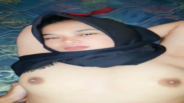 Putri Adelia Hijab 06