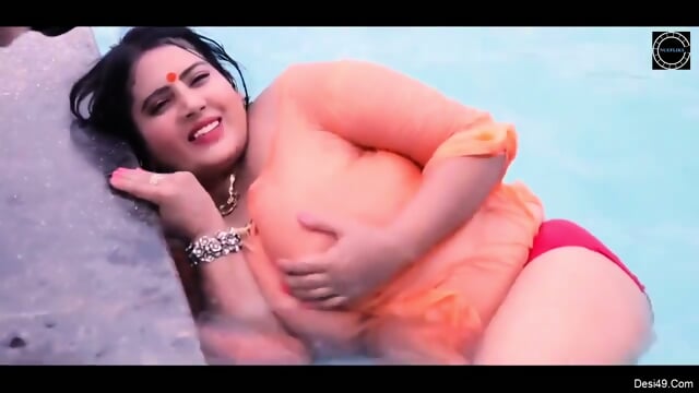 Kanchan Aunty Bathing